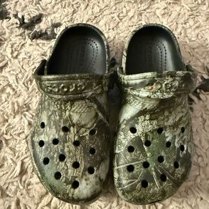 CROCS Kids Green Camouflage Clogs